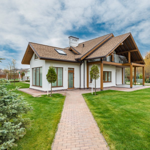 Website-stump-section-house-landscape-trees